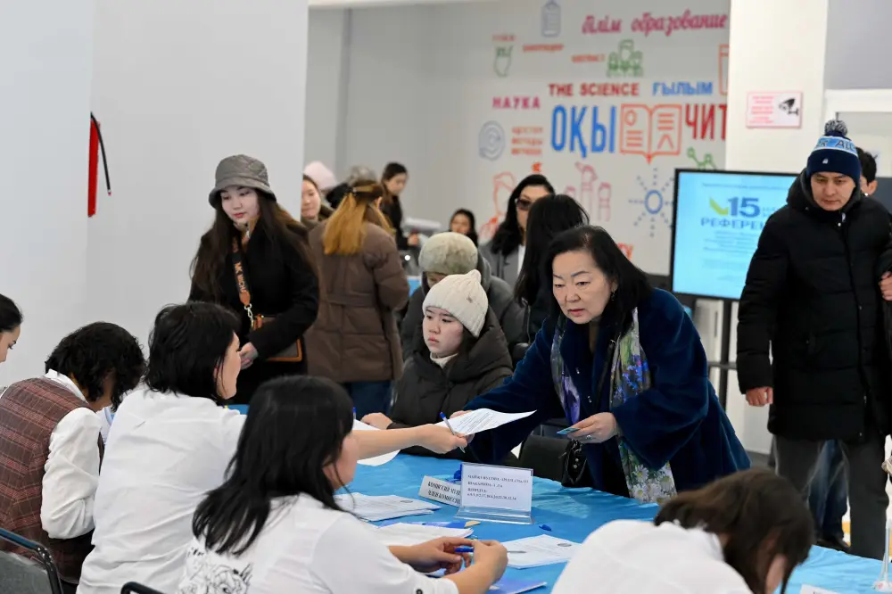 Аким области Абай проголосовал на референдуме (6)