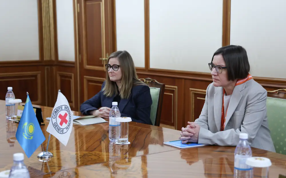 Министр обороны Казахстана обсудил с президентом МККК сотрудничество в сфере международного гуманитарного права (3)