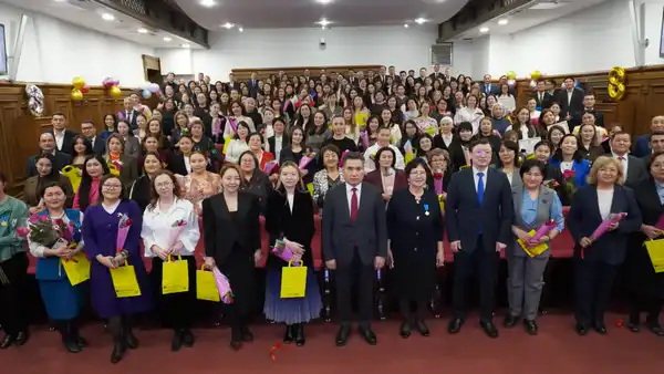 Вручены государственные награды от имени Президента в честь 8 Марта (8)