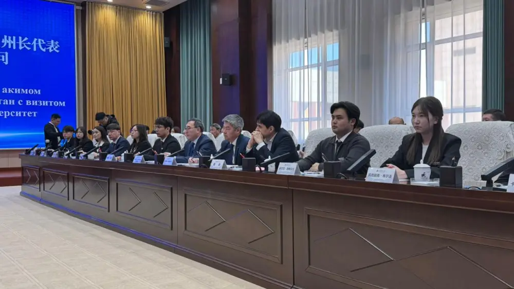 Марат Султангазиев встретился со студентами Алматинской области, обучающимися в Китае (2)