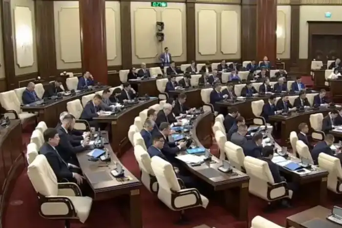 Министр юстиции Республики Казахстан Ерлан Сарсембаев принял участие в пленарном заседании Мажилиса Парламента Республики Казахстан (2)