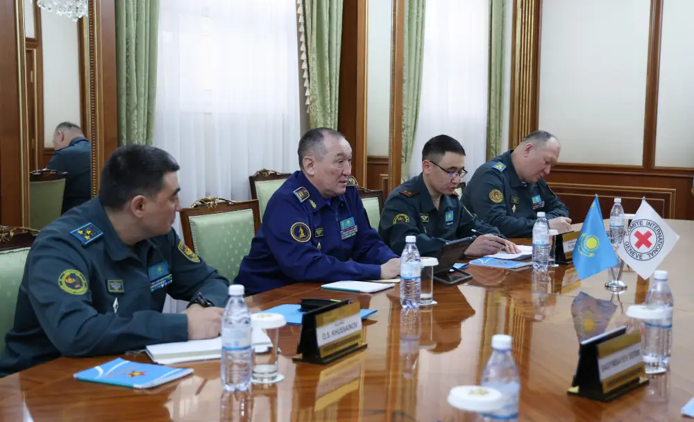 Министр обороны Казахстана обсудил с президентом МККК сотрудничество в сфере международного гуманитарного права (2)