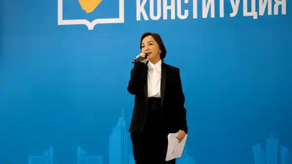 Масштабную акцию в поддержку новой Конституции накануне 8 марта провели в Астане (9)