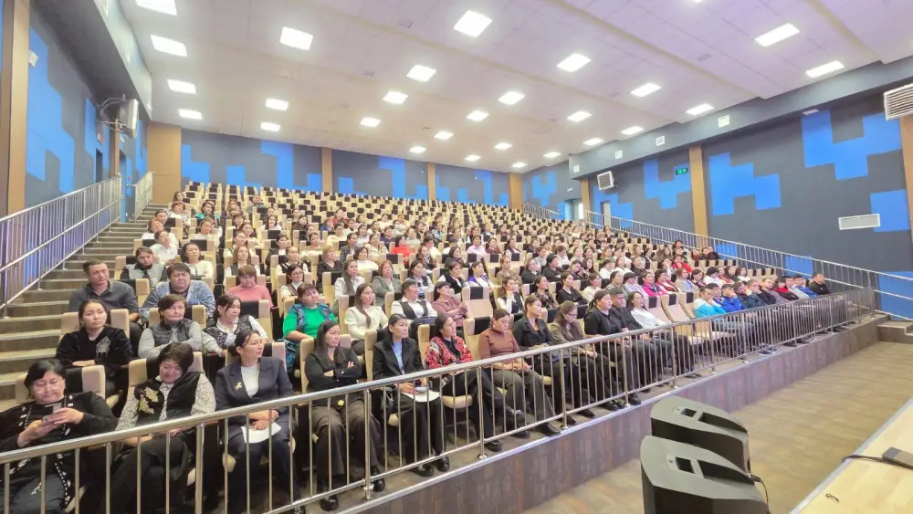 «Закон и порядок»: как не попасть в ловушки мошенников, рассказали столичным педагогам (6)