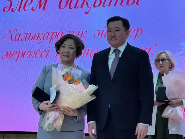 В Астане прошел праздничный вечер, посвященный Международному женскому дню (4)