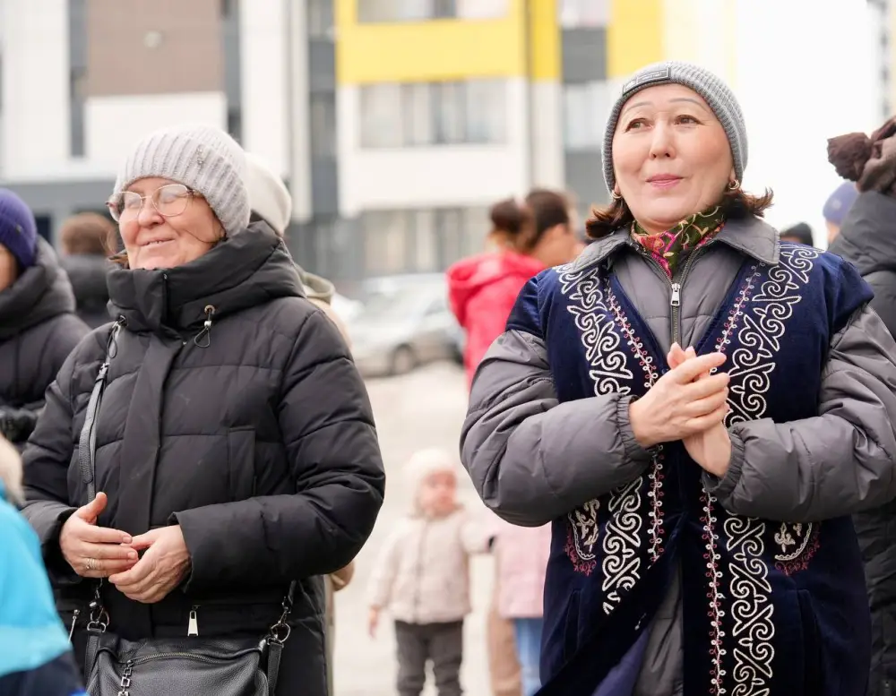 В ВКО 20 семей получили ключи от новых квартир (4)