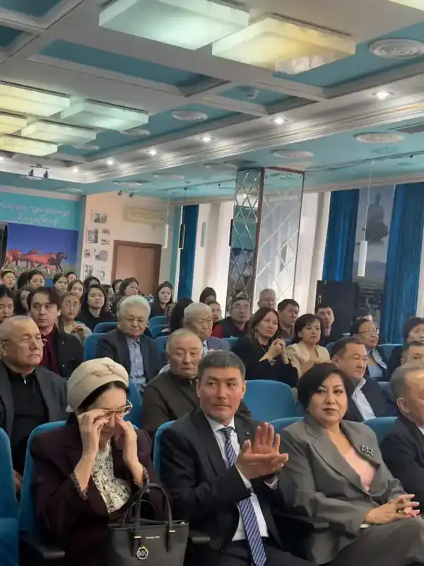 «Мастерская писателя»: в Астане состоялась встреча с выдающимся кыргызским писателем Султаном Раевым (2)