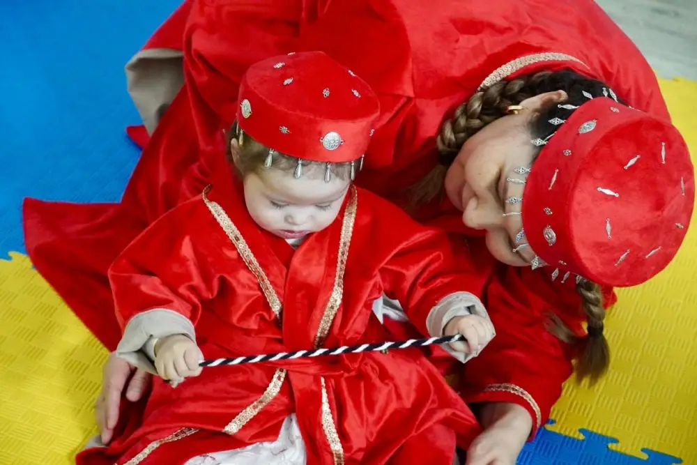 В Астане для детей с особыми потребностями провели обряд тұсаукесер (2)