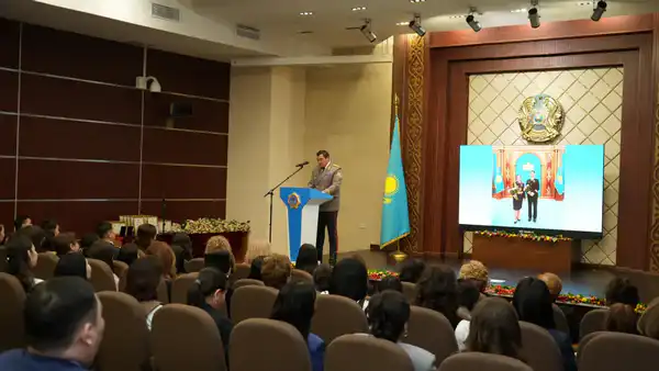 Глава МЧС поздравил женщин ведомства и вручил государственные награды (3)