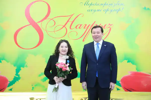 Накануне весеннего праздника актюбинские женщины были удостоены государственных наград (3)