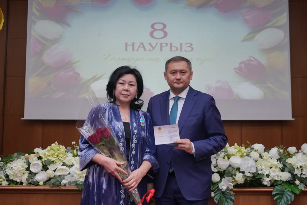 ИСПОЛНЕНИЕ ПОРУЧЕНИЯ ПРЕЗИДЕНТА: ЖЕНЩИНАМ-УЧЕНЫМ ВРУЧЕНЫ СЕРТИФИКАТЫ НА ЖИЛЬЕ (9)