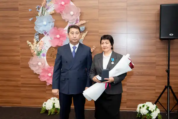 Айдарбек Сапаров отметил вклад женщин в развитие сельского хозяйства (5)