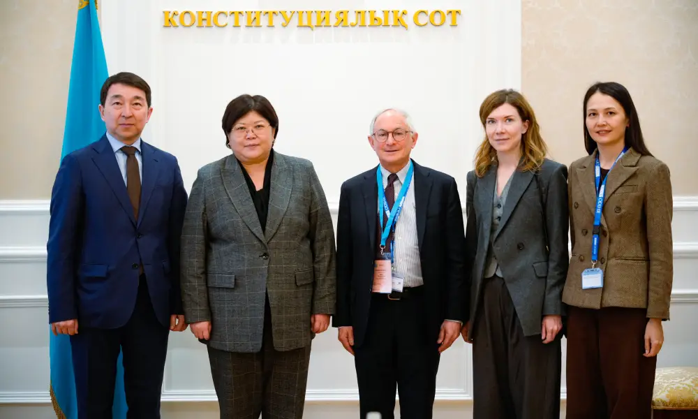 Конституционный Суд посетили международные наблюдатели за референдумом по новой Конституции (8)