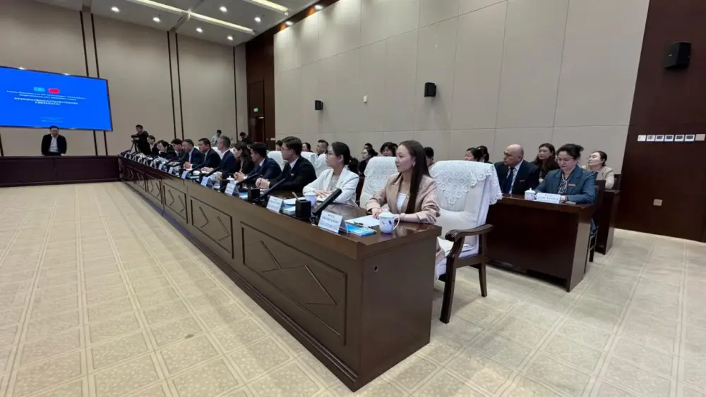 Марат Султангазиев встретился со студентами Алматинской области, обучающимися в Китае (3)