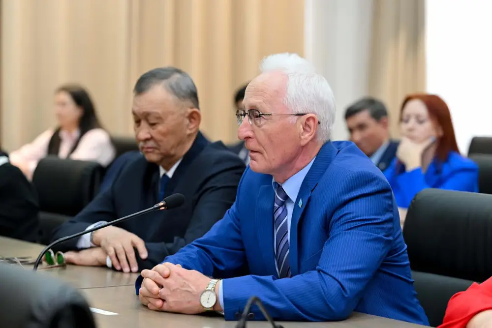 Члены общественного совета области Абай выразили поддержку новой Конституции (5)
