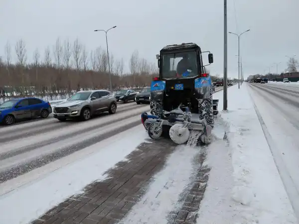 Около трех тысяч дорожных рабочих и более 1,6 тысячи единиц спецтехники задействовано в снегоуборочных работах в Астане (2)