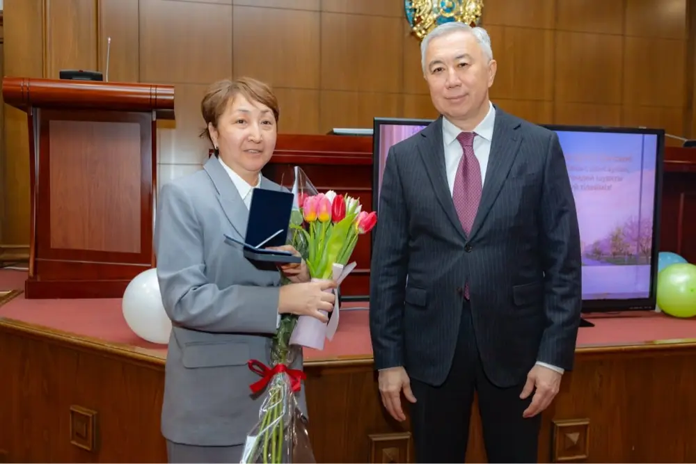 В МНЭ состоялось торжественное собрание, посвященное Международному женскому дню (4)