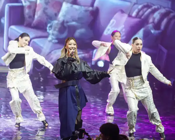 АКИМ ТУРКЕСТАНСКОЙ ОБЛАСТИ ВСТРЕТИЛСЯ С МНОГОДЕТНЫМИ И УВАЖАЕМЫМИ МАТЕРЯМИ И ПОЗДРАВИЛ ИХ С ПРАЗДНИКОМ (8)