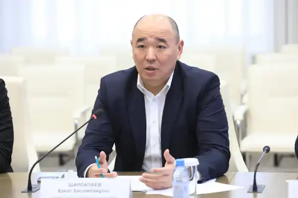 Аким области Асхат Шахаров встретился с председателем Президиума НПП «Атамекен» Канатом Шарлапаевым (2)