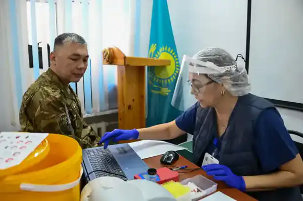 В Астане военные медики провели акцию безвозмездной сдачи крови (2)