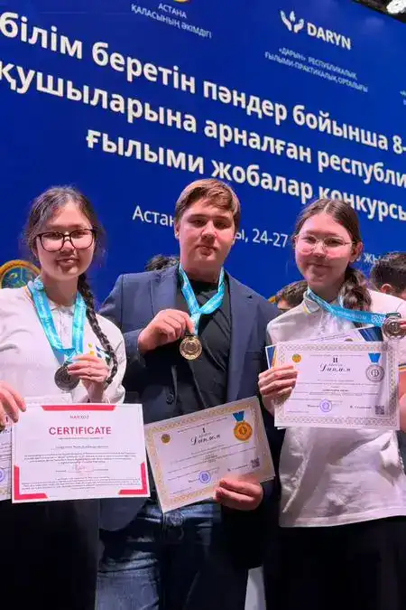 Ракетная платформа и бионический робот: карагандинцы взяли золото на национальном конкурсе (9)