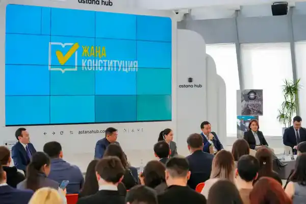 В Астане обсудили проект новой Конституции с участием молодежи и экспертного сообщества (8)
