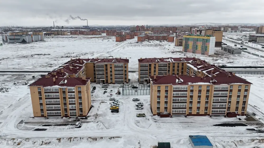 В Кокшетау вручили ключи от 125 квартир очередникам категории СУСН (4)