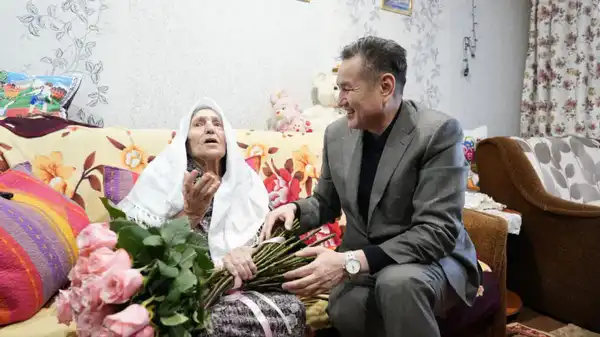 Аким ВКО поздравил с 8 Марта женщин-ветеранов (2)