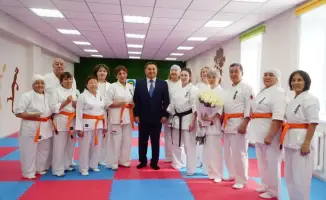 Аким области Марат Ахметжанов поздравил Александру Каримжанову с 80-летием, отметив её вдохновляющий пример для участников центра активного долголетия