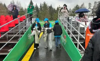 После праздника — в чистоту: волонтеры Алматы убрали площадь Астана