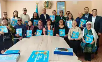 Проект новой Конституции Казахстана шрифтом Брайля в Карагандинской области