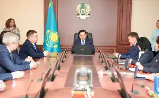 Госнаграды женщинам энергетики от министра Ерлана Аккенженова