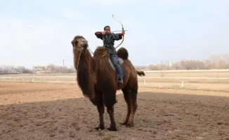 мировой рекорд по стрельбе из лука с верблюда на Наурыз в Алматы