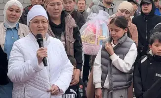 Молодежь Туркестана подарила дом многодетной семье, изменив их жизнь к лучшему