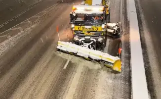 В Алматы за ночь выпало 27 см снега, коммунальные службы продолжают уборку улиц
