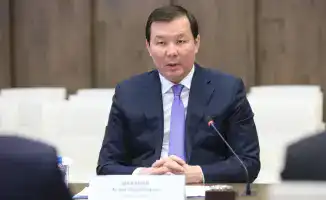 Обсуждение мер поддержки бизнеса: встреча Акима области Асхата Шахарова с Канатом Шарлапаевым