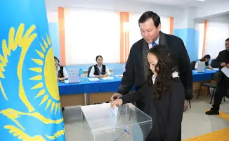 Аким Актюбинской области Асхат Шахаров проголосовал на республиканском референдуме по новой Конституции