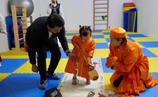 В Астане для детей с особыми потребностями провели обряд тұсаукесер