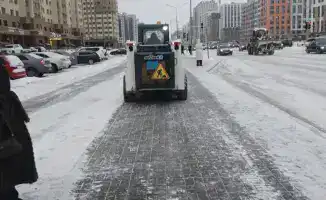 Астана: более 1,7 тыс. единиц техники на уборке снега