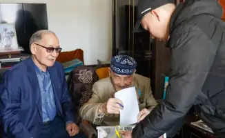 Курмат Рахимов проголосовал на референдуме в городе