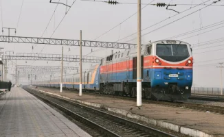 На грани изоляции: Казахстанские депутаты бьют тревогу о судьбе 100 тысяч граждан и остановках поездов в Ак-куль и Жаксы