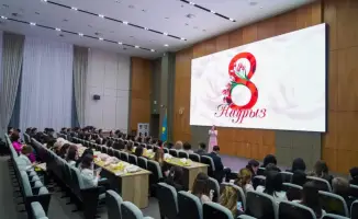 Поздравление женщин госслужащих Туркестанской области с Международным женским днем