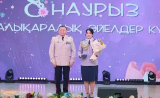 Президент страны наградил сотрудницу полиции из ВКО за спасение семьи