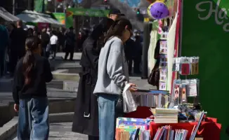 Книжный фестиваль KitapFest-2026 в Алматы AR-книги виртуальные экскурсии мастер-классы встречи с авторами