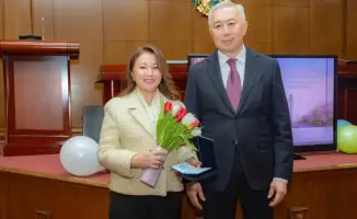 Торжественное собрание в МНЭ: Заместитель Премьер-министра вручил награды женщинам к 8 Марта