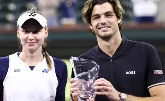 Елена Рыбакина одержала победу над Игой Швёнтек и выиграла турнир с призовым фондом 100 миллионов долларов, а также в паре с Тейлором Фрицем завоевала Кубок Эйзенхауэра перед стартом нового теннисного сезона.