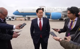 Глава Госдепа США Марко Рубио обвинил президента Украины Владимира Зеленского в лжи относительно гарантий безопасности, заявив, что американская сторона не связывает эти гарантии с передачей территорий.