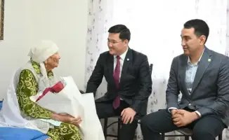 ТУРКЕСТАН: В ЖЕТЫСАЕ ПОЧТИЛИ МАТЕРЕЙ-ДОЛГОЖИТЕЛЬНИЦ С ПОСЛАМИ МЕЖДУНАРОДНОГО ЖЕНСКОГО ДНЯ