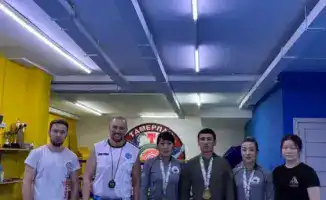 Юные спортсмены встретились с победителями международных соревнований по кикбоксингу в Астане