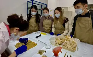 Сохранение культурного наследия: мастер-класс по реставрации редких книг в Национальном центре рукописей